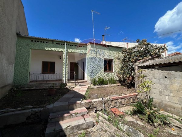 casa indipendente in vendita a Pula