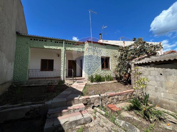 casa indipendente in vendita a Pula