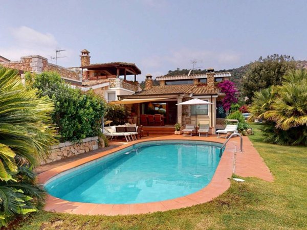 casa indipendente in vendita a Pula
