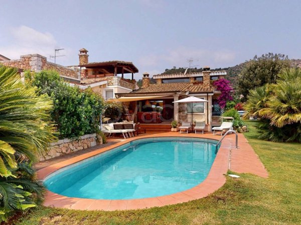 casa indipendente in vendita a Pula