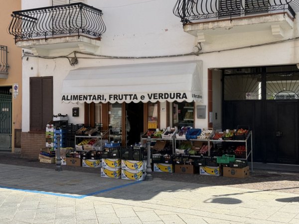 negozio in vendita a Pula