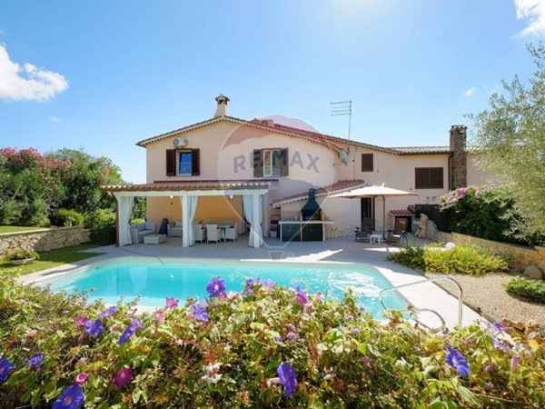 casa indipendente in vendita a Pula