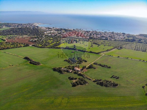 casale in vendita a Pula