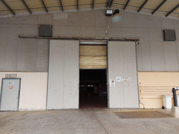 capannone in vendita a Pula