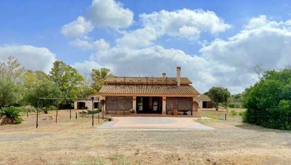 casale in vendita a Pula