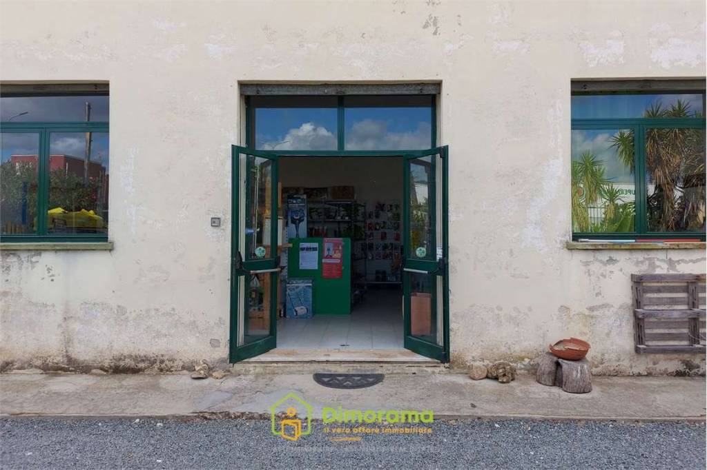negozio in vendita a Pula