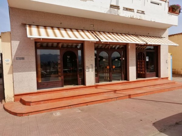 locale commerciale in vendita a Pula