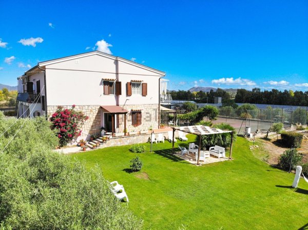 casa indipendente in vendita a Pula