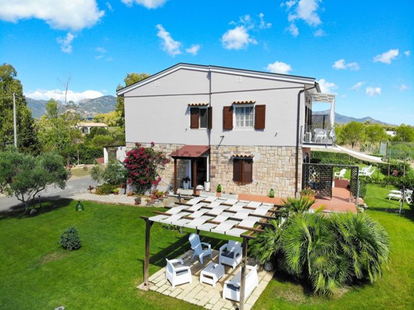 casa indipendente in vendita a Pula