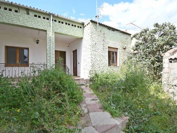 casa indipendente in vendita a Pula