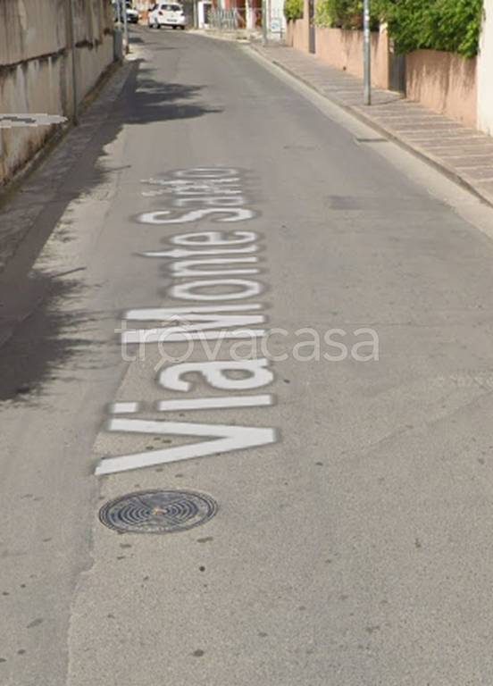 locale commerciale in vendita a Pula