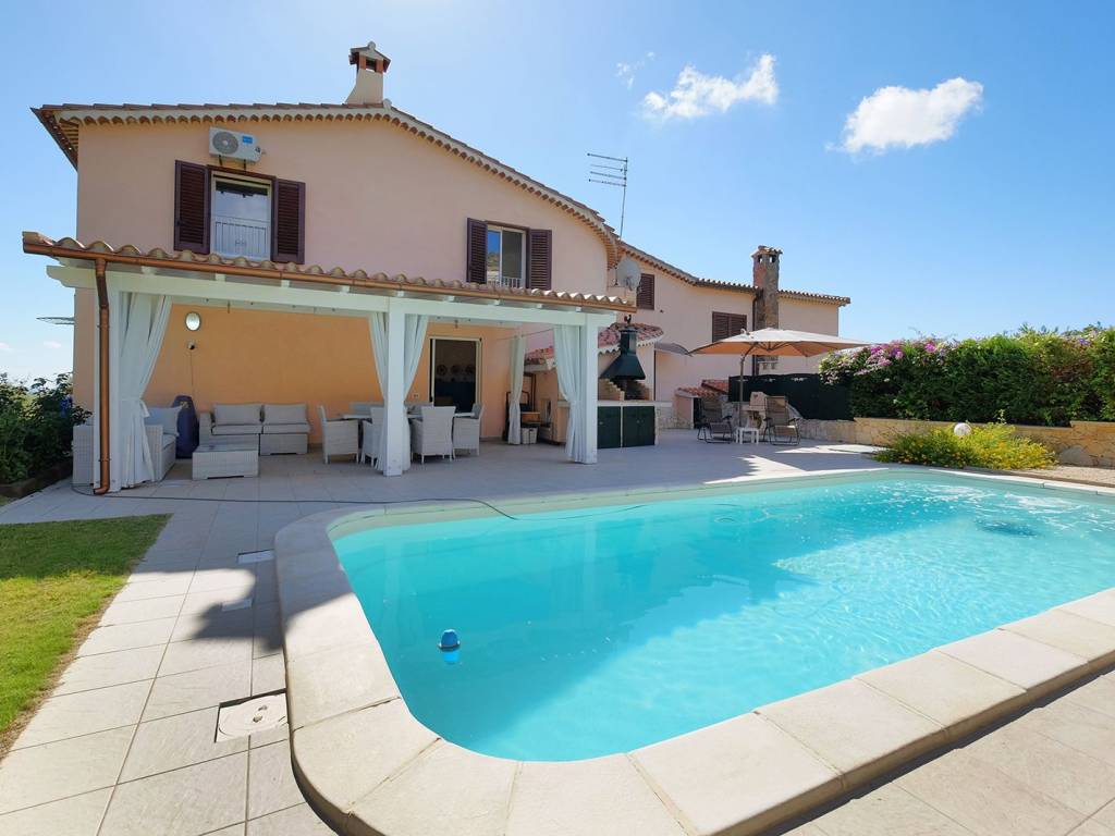 casa indipendente in vendita a Pula