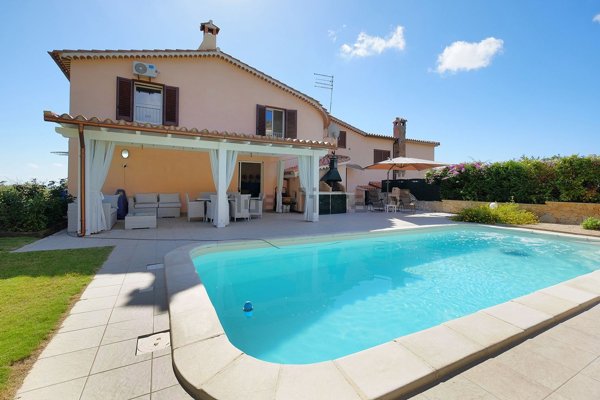 casa indipendente in vendita a Pula