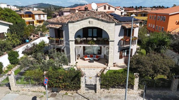 casa indipendente in vendita a Pula