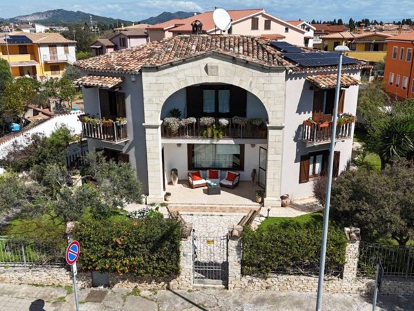 casa indipendente in vendita a Pula