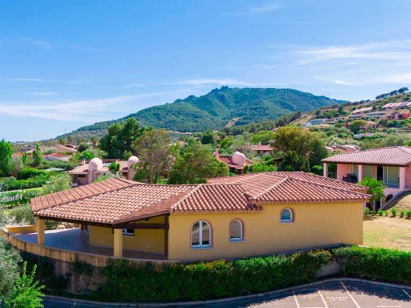 casa indipendente in vendita a Pula