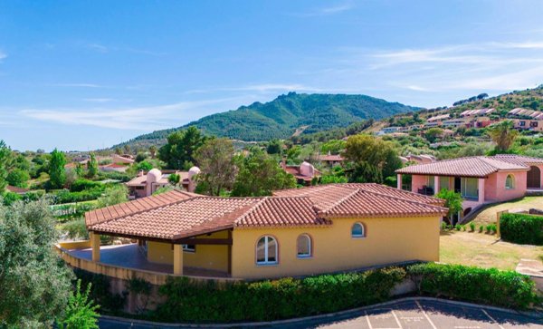 casa indipendente in vendita a Pula