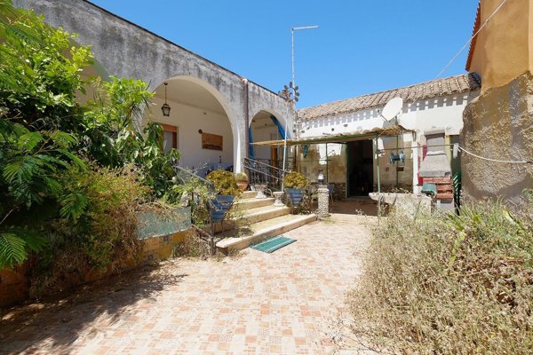 casa indipendente in vendita a Pula