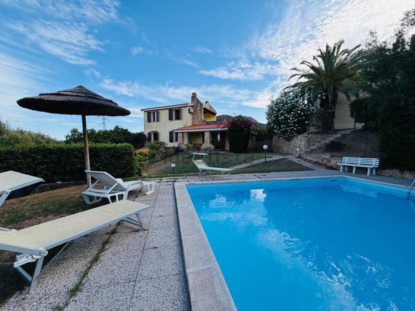 casa indipendente in vendita a Pula