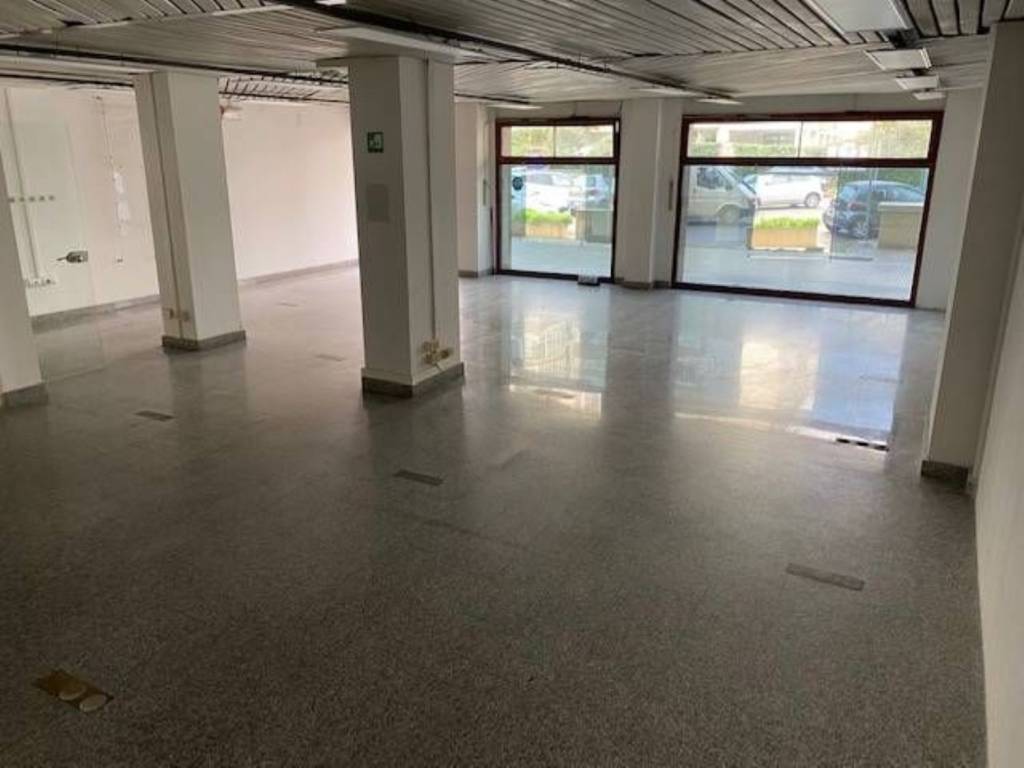 negozio in vendita a Quartu Sant'Elena in zona Pitz'e Serra