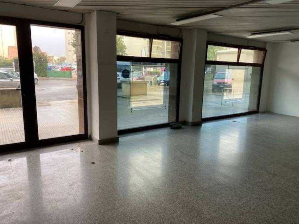 negozio in vendita a Quartu Sant'Elena in zona Pitz'e Serra