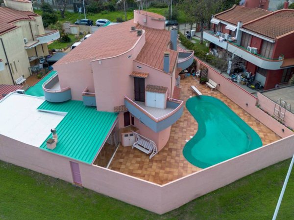 casa indipendente in vendita a Quartu Sant'Elena in zona Poetto di Quartu