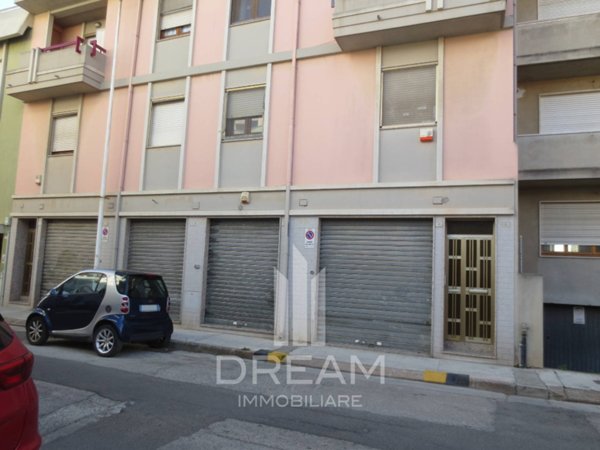 locale commerciale in vendita a Quartu Sant'Elena in zona Centro Storico