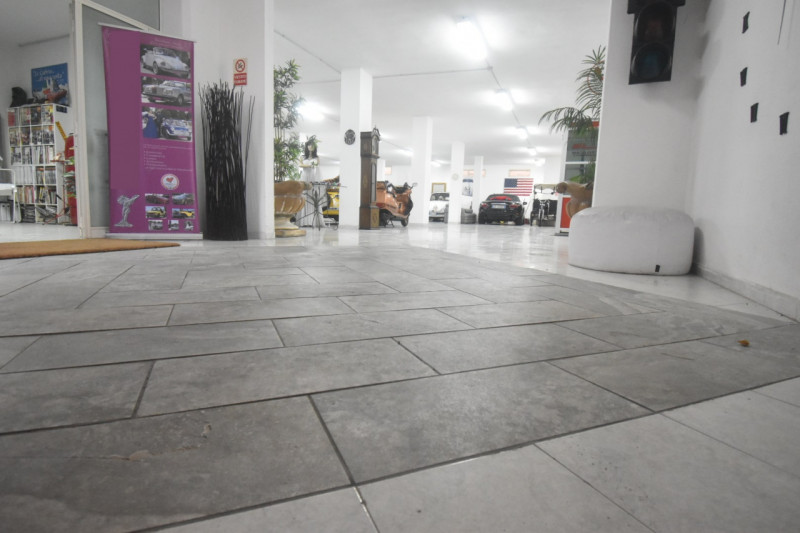 locale di sgombero in vendita a Quartu Sant'Elena in zona Musicisti