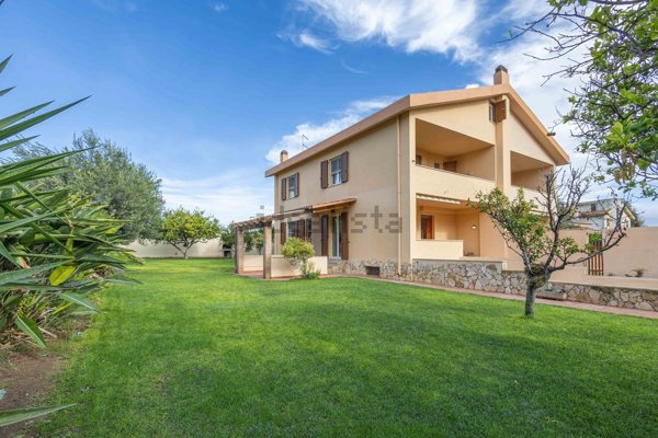 casa indipendente in vendita a Quartu Sant'Elena in zona Margine Rosso