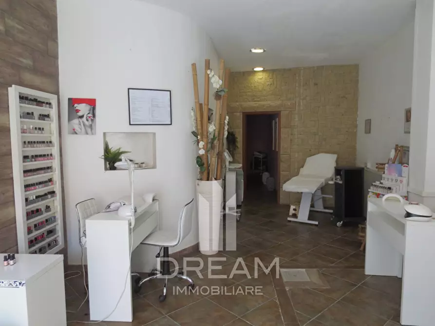 locale commerciale in vendita a Quartu Sant'Elena