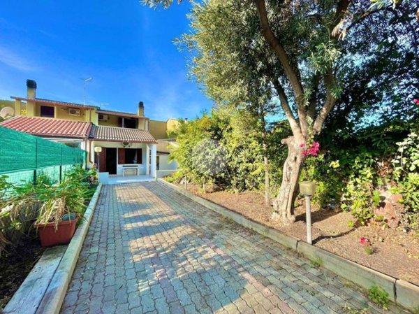casa indipendente in vendita a Quartu Sant'Elena in zona Capitana