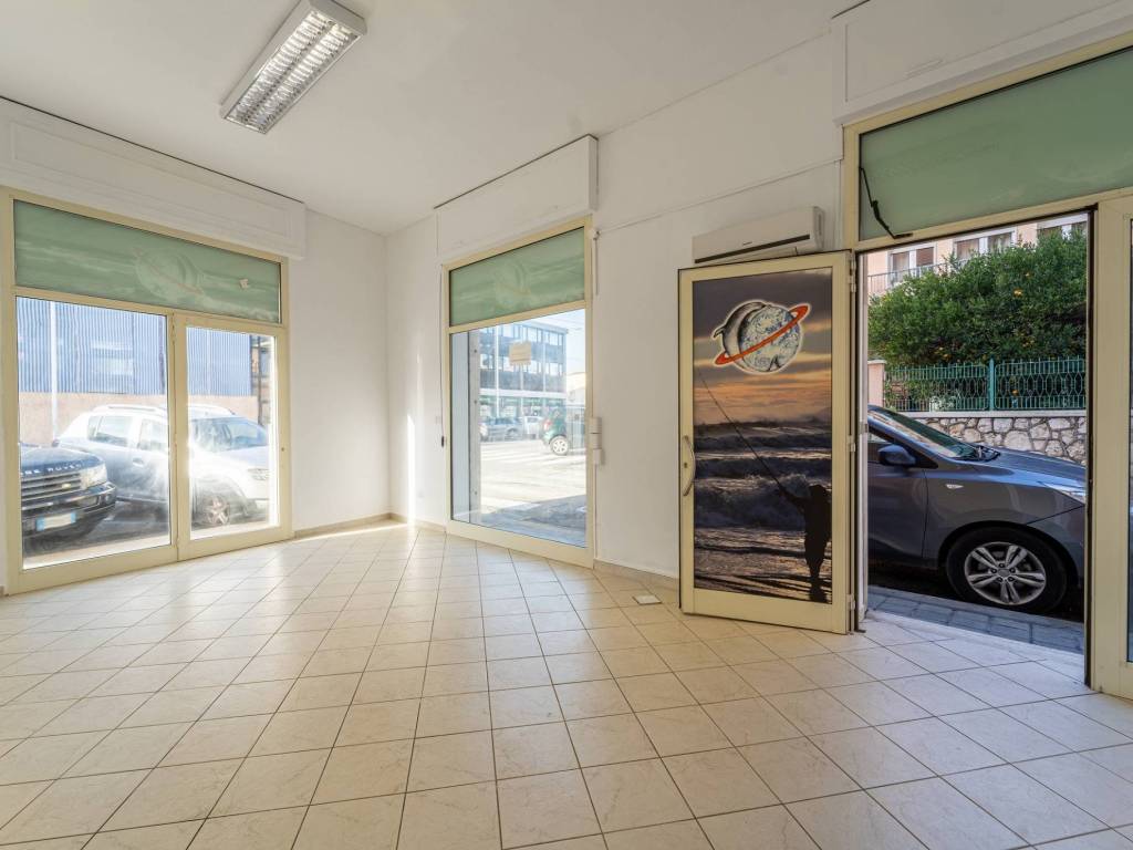 negozio in vendita a Quartu Sant'Elena