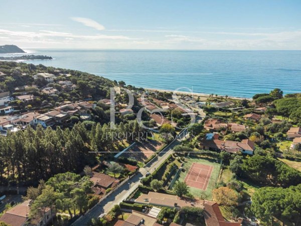 casa indipendente in vendita a Quartu Sant'Elena in zona Geremeas