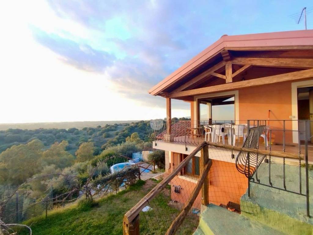 casa indipendente in vendita a Quartu Sant'Elena in zona Niu Crobu