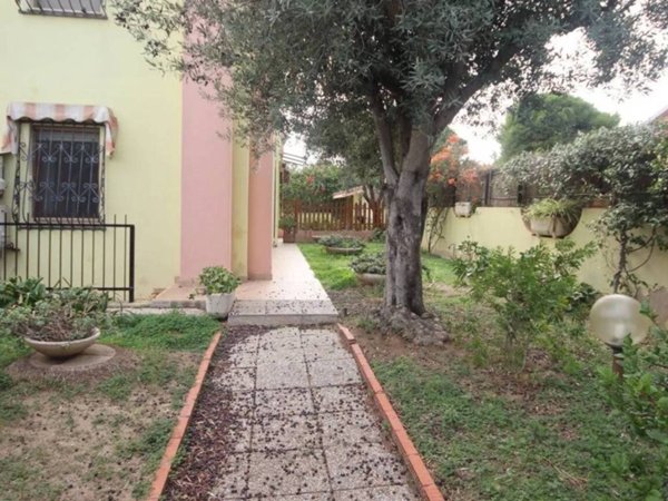 casa indipendente in vendita a Quartu Sant'Elena in zona Foxi