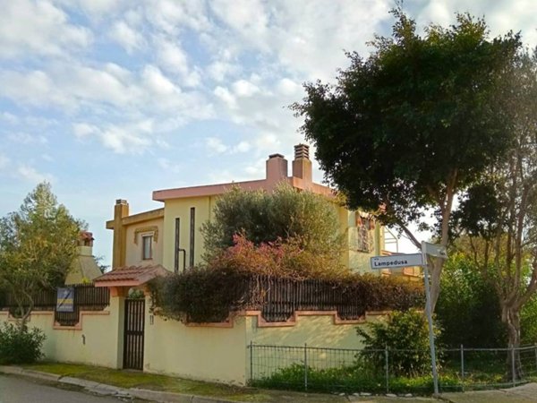 casa indipendente in vendita a Quartu Sant'Elena in zona Foxi