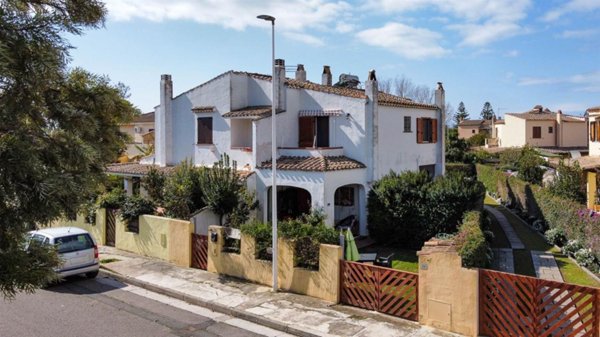 casa indipendente in vendita a Quartu Sant'Elena in zona Litorale