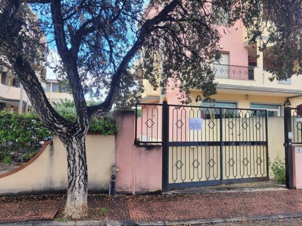 locale di sgombero in vendita a Quartu Sant'Elena in zona Quartello