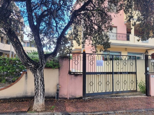 locale di sgombero in vendita a Quartu Sant'Elena in zona Quartello