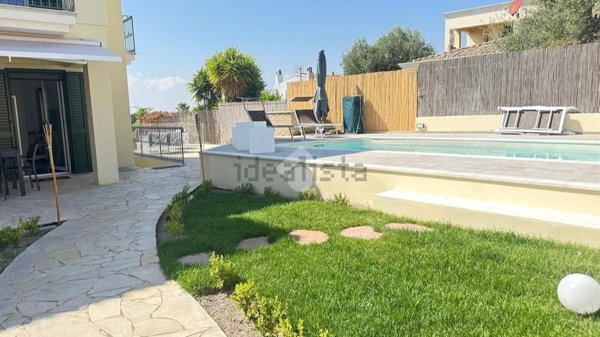 casa indipendente in vendita a Quartu Sant'Elena in zona Litorale