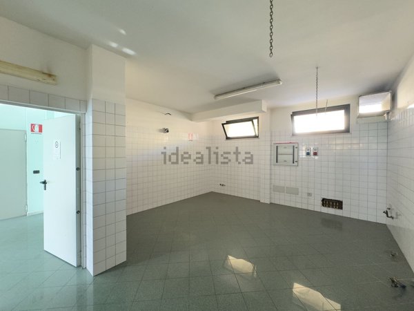 locale commerciale in vendita a Quartu Sant'Elena