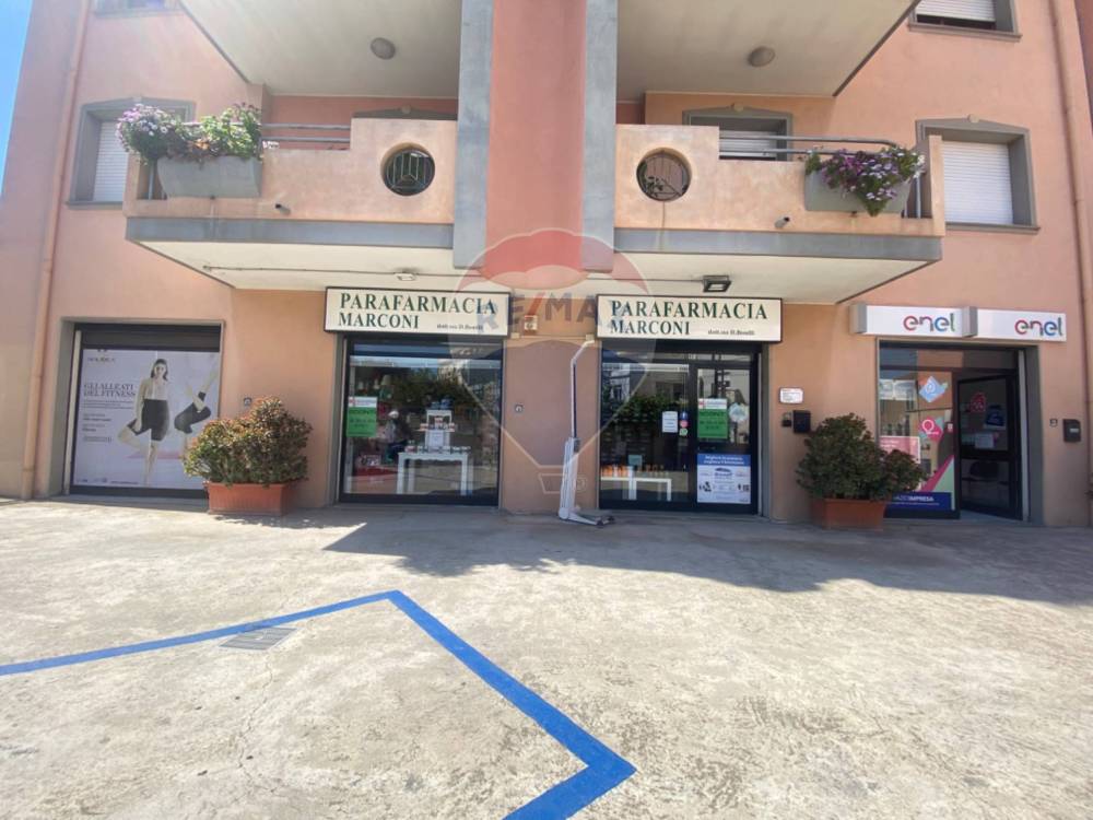 locale commerciale in vendita a Quartu Sant'Elena in zona Centro Storico