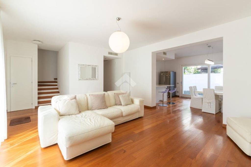 casa indipendente in vendita a Quartu Sant'Elena in zona Musicisti