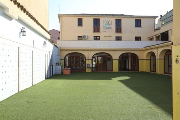 negozio in vendita a Quartu Sant'Elena