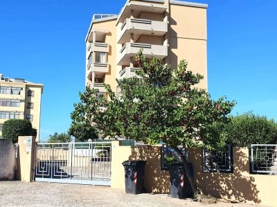 locale di sgombero in vendita a Quartu Sant'Elena in zona Musicisti