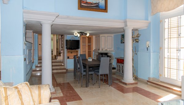 casa indipendente in vendita a Quartu Sant'Elena in zona Litorale