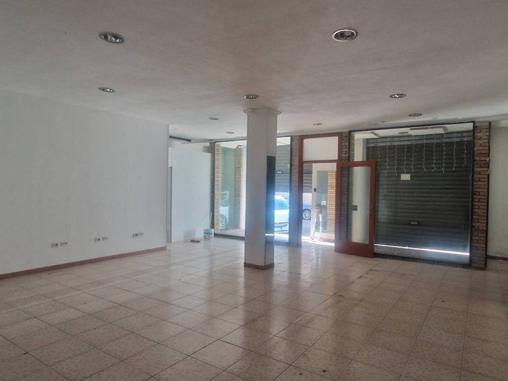 negozio in vendita a Quartu Sant'Elena