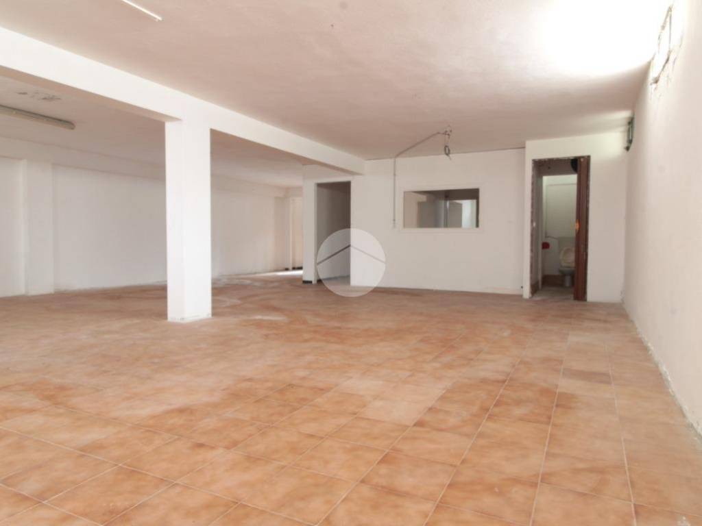locale di sgombero in vendita a Quartu Sant'Elena