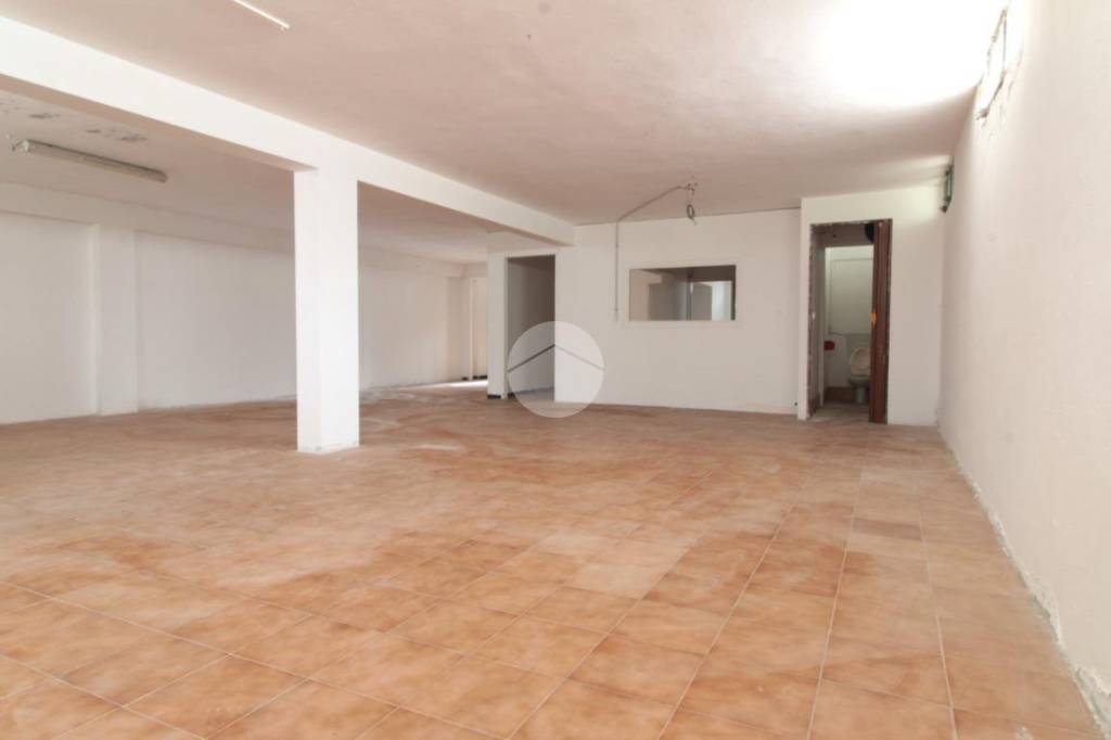 locale di sgombero in vendita a Quartu Sant'Elena