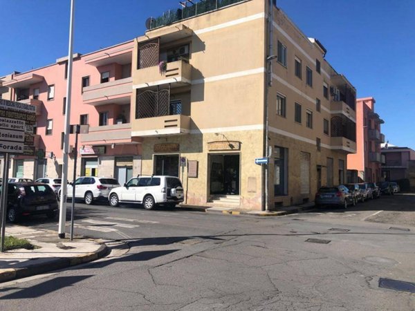 negozio in vendita a Quartu Sant'Elena